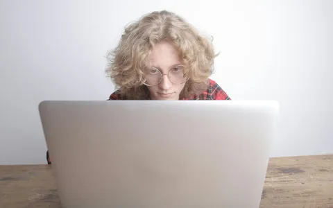Navigare senza interruzioni con il potente Ad blocker di Surfshark