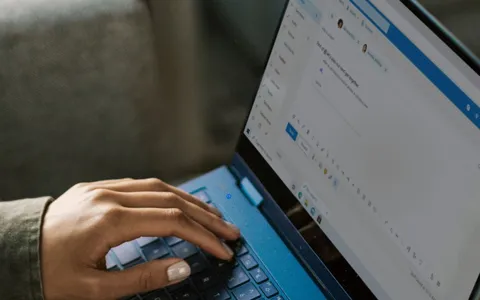 Microsoft 365 arriva condivisione file Office locali su Outlook