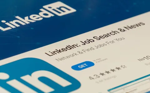 LinkedIn: condivisi messaggi privati per addestrare modelli AI