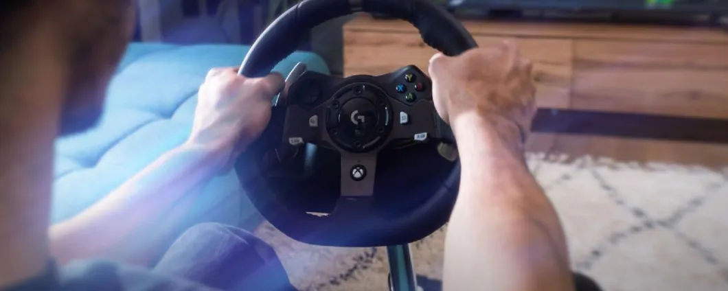Volante in pelle Logitech G920 con pedali regolabili e ritorno di forza in promo su Amazon