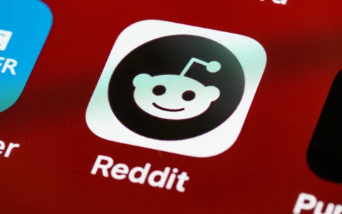 Reddit integra AI Answers nella barra di ricerca principale