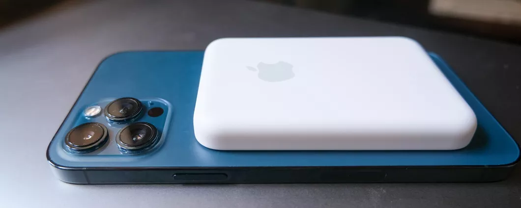 L'Apple MagSafe Battery Pack è in offerta su Amazon a metà prezzo