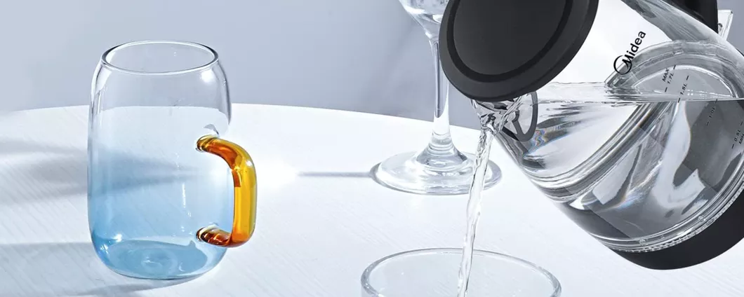 Bollitore elettrico in vetro senza BPA e con indicatore a LED a meno di 18 euro su Amazon