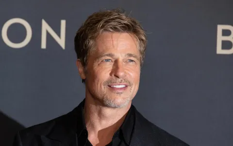 La truffa online del finto Brad Pitt: rubati 15mila euro ad una donna