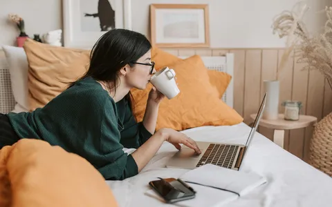Antivirus e VPN illimitata da 2,50 euro al mese: solo con Norton