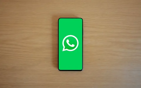 WhatsApp Beta Android: al lavoro su una nuova funzione AI che permette di personalizzare le chat