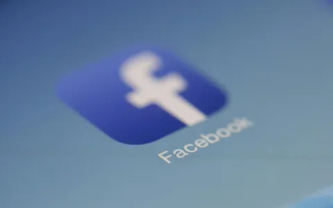 Meta e la nuova funzione cloud: tramite Facebook potrà accedere alla tua galleria privata, allarme per la privacy