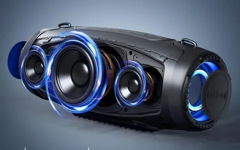Cassa bluetooth impermeabile IPX7 da 100W con luce LED: sconto del 40% su Amazon