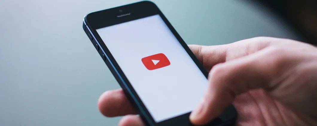 YouTube testa nuove funzioni AI per gli utenti Premium