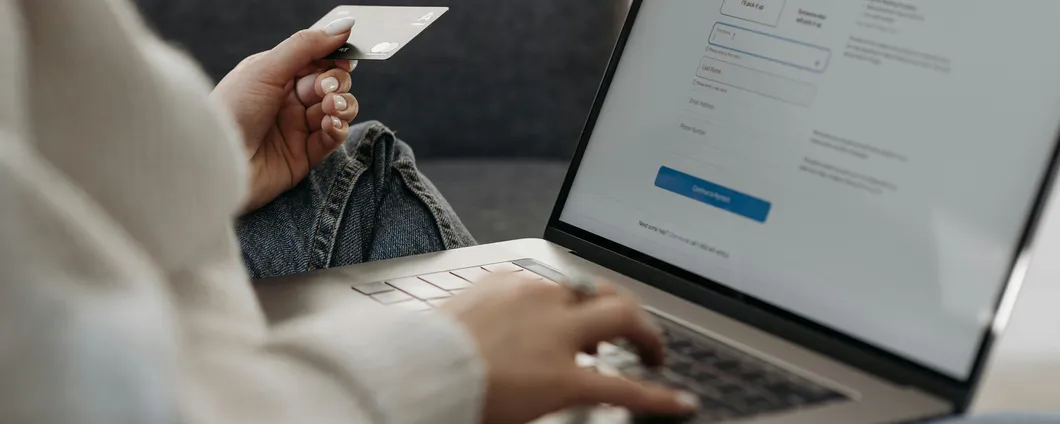 Risparmiare sugli acquisti online con una VPN: è un trucco semplice ed efficace
