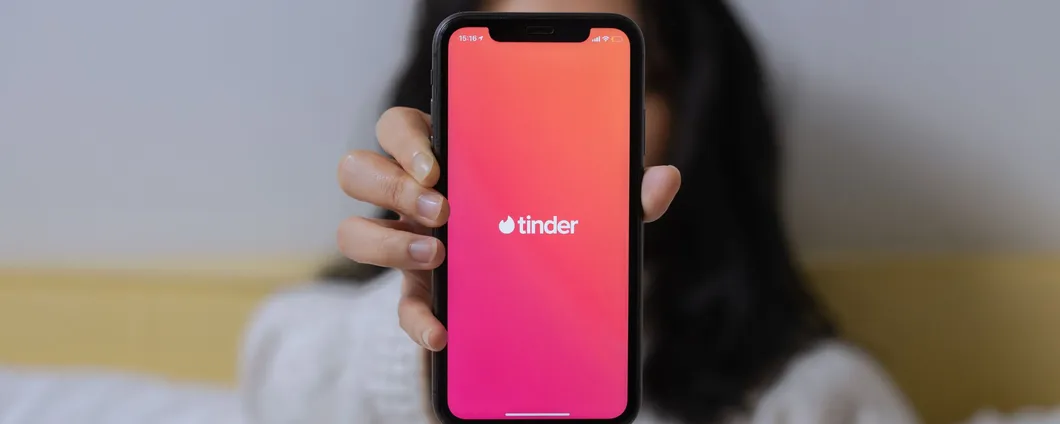 Tinder sperimenta i flirt con l'AI: risultati deludenti per gli utenti