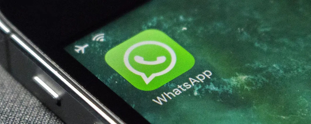 WhatsApp: introdotti sticker, effetti e reazioni a tema Capodanno