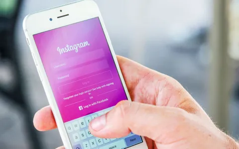 Instagram celebra il Natale: ecco tutte le nuove funzionalità festive