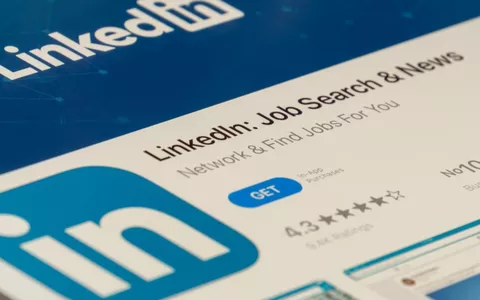 LinkedIn sta addestrando i propri modelli AI sui dati degli utenti