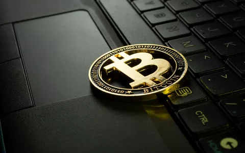 Manca un mese all'halving di Bitcoin: scegli la piattaforma giusta per investire in criptovalute