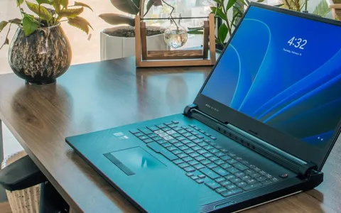 Windows 10: update di gennaio forza l’installazione di Outlook