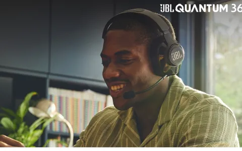 Doppia connessione e 22h di audio: le JBL Quantum 360 wireless sono spettacolari