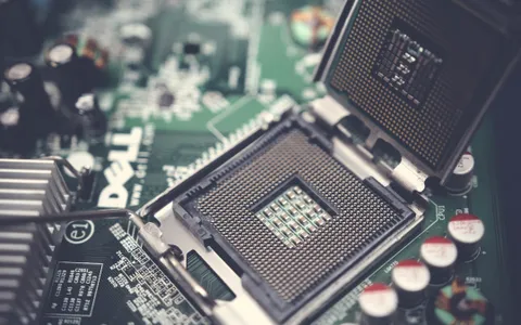 Amazon lancia Ocelot: il nuovo chip per i computer quantistici