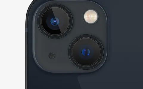 iPhone 13 mini, il prezzo va giù su eBay sotto la soglia del MINIMO STORICO