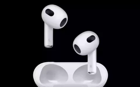 Apple AirPods (2021): costano meno di 170€, comprali ADESSO