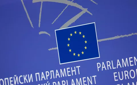 L’UE potrebbe rinviare l’approvazione dell’AI Act al 2024