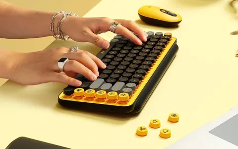 Tastiera Logitech POP Keys Wireless con Tasti Emoji Personalizzabili