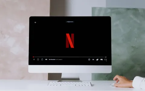Netflix elimina il piano base senza pubblicità: cosa cambia