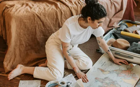 Viaggi all'estero senza costi di roaming: con le eSIM è una rivoluzione