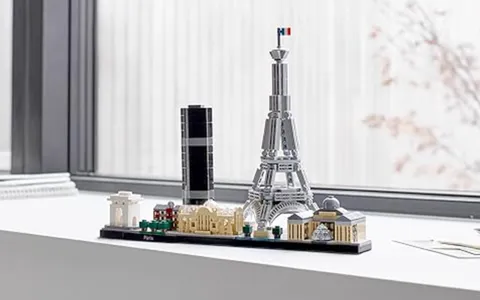 Aggiungi un pezzo di Parigi a casa tua con questo set LEGO da collezione