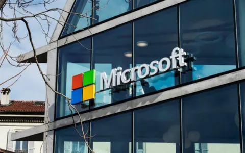 Un Manager Microsoft elogia macOS e critica Windows 11: il dibattito online è aperto