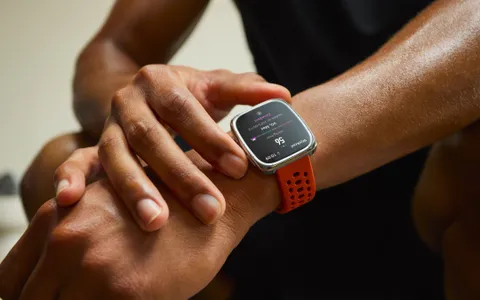Amazfit Active 2 Square: presentato il nuovo smartwatch, modalità sport, caratteristiche tecniche e prezzo