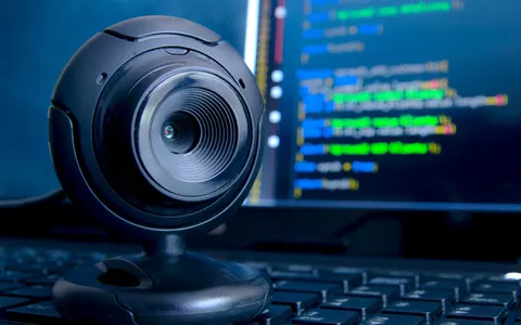 Spiare webcam e microfono: come proteggersi dal webcam spy