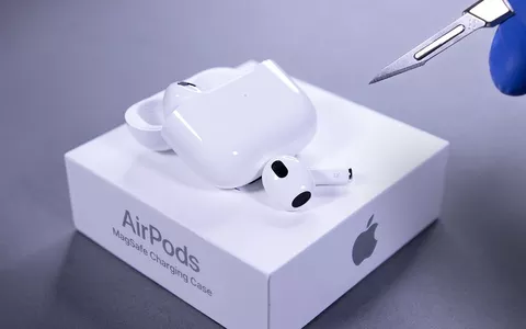 Apple AirPods 3 con custodia di ricarica MagSafe: oggi scontatissime su Amazon