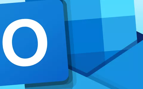 Outlook: Microsoft risolve il bug che causava i crash