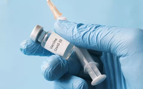 ChatGPT smonta le fake news sulle vaccinazioni anti-Covid