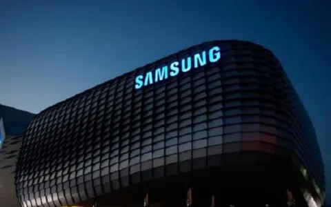 Samsung interrompe l'aggiornamento di One UI 7 a causa di un bug