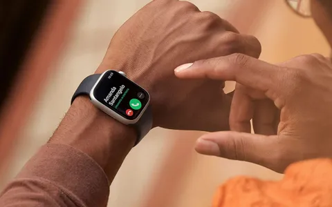 Apple Watch Series 8 con cassa in alluminio color galassia in promo su Amazon