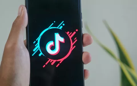 TikTok includerà etichette per segnalare contenuti generati dall’AI