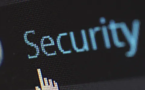 Sicurezza: hacker diffondono malware generati con l’AI