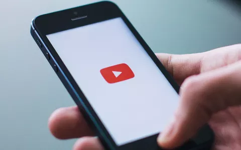 YouTube testa nuove funzioni AI per gli utenti Premium