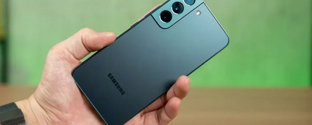 Ti bastano 220€ di sconto per acquistare un Samsung Galaxy S22 con caricatore?