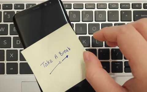 Dipendenza smartphone: gli americani li controllano ogni 5 minuti