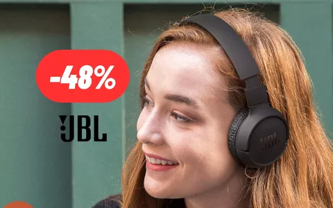 Queste cuffie JBL on-ear e bluetooth oggi le paghi POCHISSIMO (-48%!)