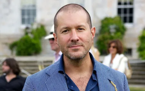 OpenAI e Jony Ive: il primo dispositivo AI non sarà indossabile