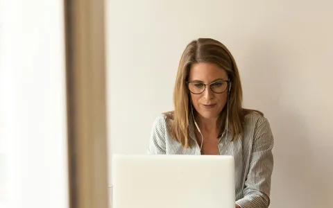 Per creare un sito web da zero hai bisogno solo di una cosa: un website builder con AI