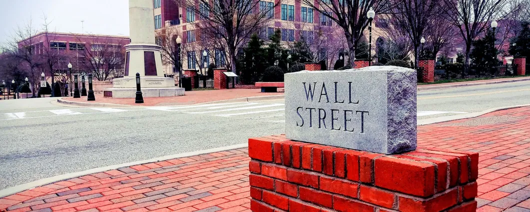 Wall Street: Apple e Amazon brillano, Microsoft e Meta frenano