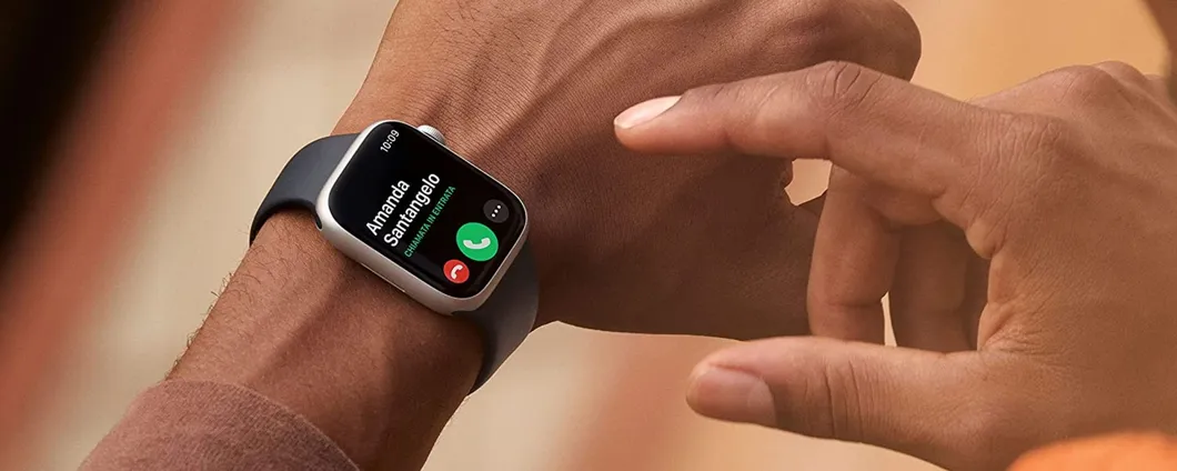 Apple Watch Series 8 da 41mm con GPS e cinturino Sport color galassia in promo su Amazon
