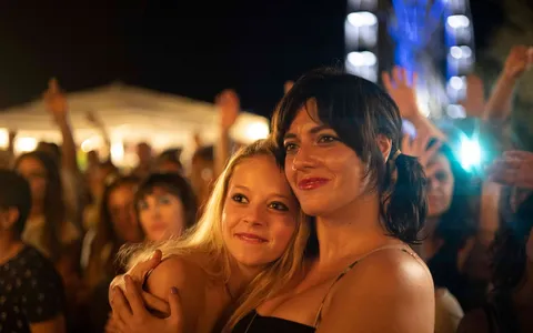Qui non è Hollywood, come vedere la serie in streaming dall'estero