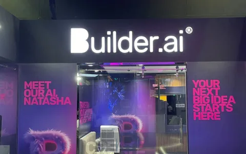 Builder.ai: crolla la startup, il lavoro veniva svolto manualmente da 700 operatori indiani e non dall'AI