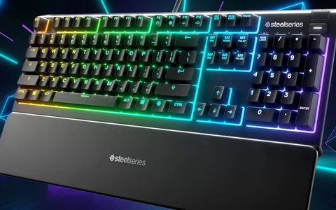 Illuminazione RGB e poggiapolsi magnetico: SteelSeries Apex 3 è la scelta migliore